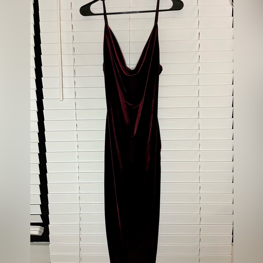LULUS MAROON Velvet dress